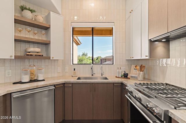 7027 N SCOTTSDALE Road 233, Scottsdale, AZ 85253