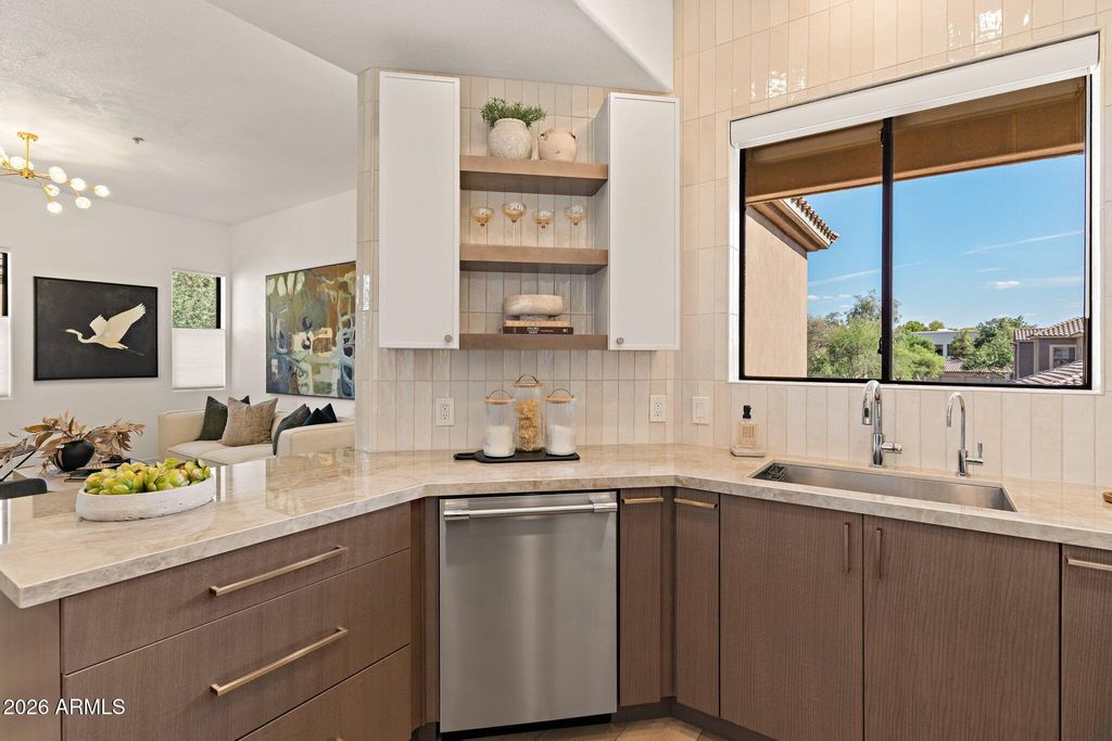 7027 N SCOTTSDALE Road 233, Scottsdale, AZ 85253 — photo 3