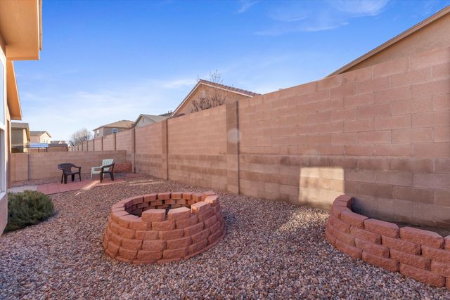 855 Molten Place NW, Albuquerque, NM 87120