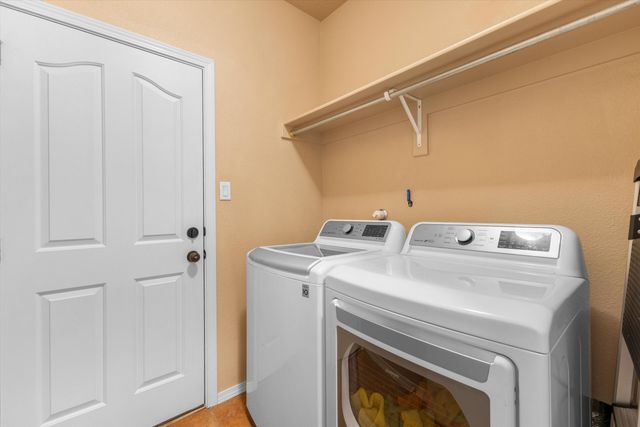 855 Molten Place NW, Albuquerque, NM 87120