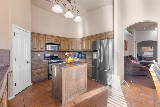 855 Molten Place NW, Albuquerque, NM 87120