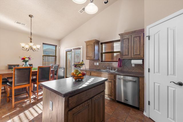 855 Molten Place NW, Albuquerque, NM 87120