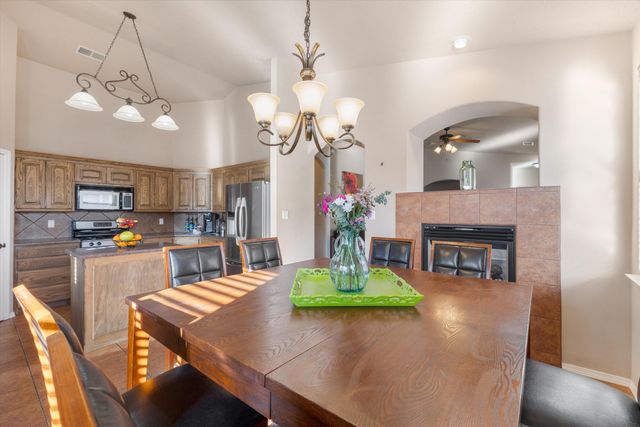 855 Molten Place NW, Albuquerque, NM 87120