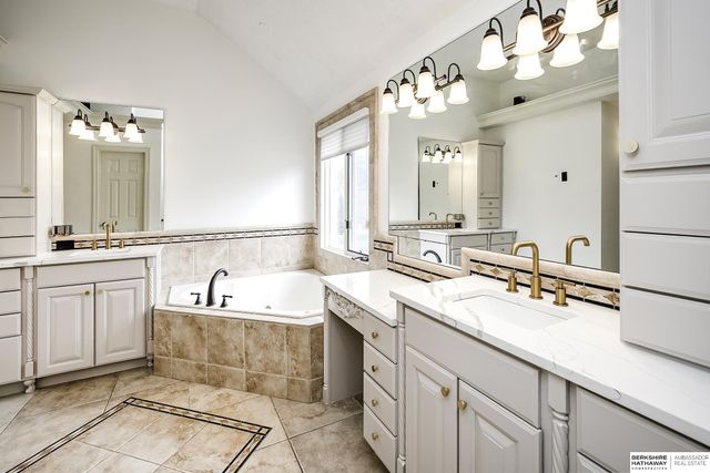 2701 N 159th Street, Omaha, NE 68116