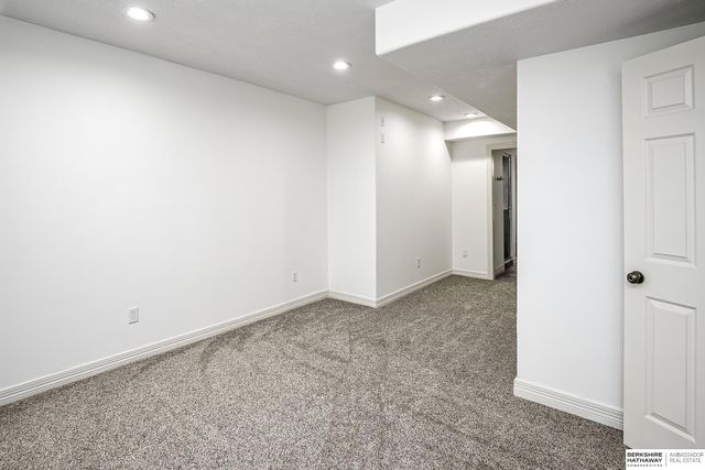 2701 N 159th Street, Omaha, NE 68116