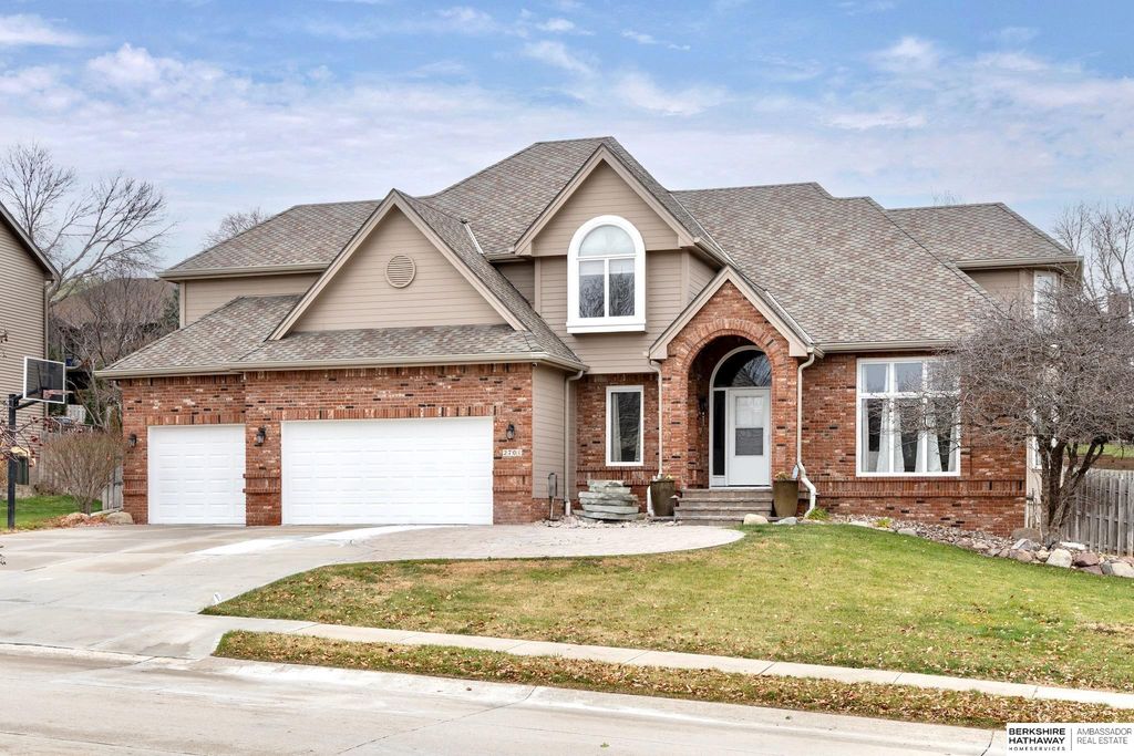 2701 N 159th Street, Omaha, NE 68116