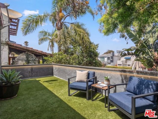 2409 Strongs Drive, Los Angeles, CA 90291