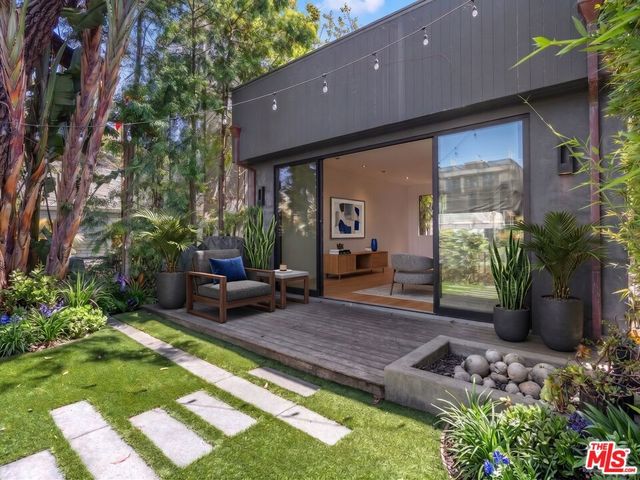 2409 Strongs Drive, Los Angeles, CA 90291