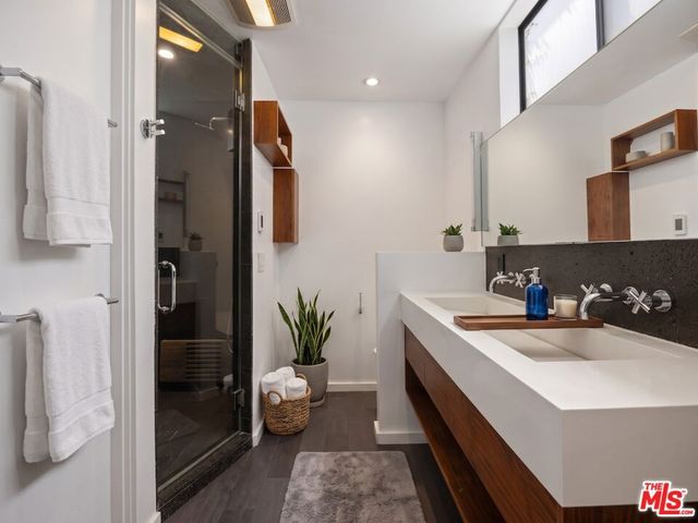 2409 Strongs Drive, Los Angeles, CA 90291