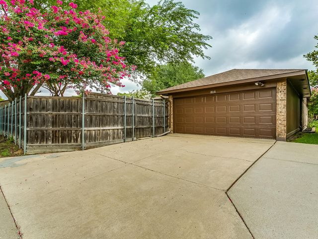808 Sandhurst Drive, Plano, TX 75025