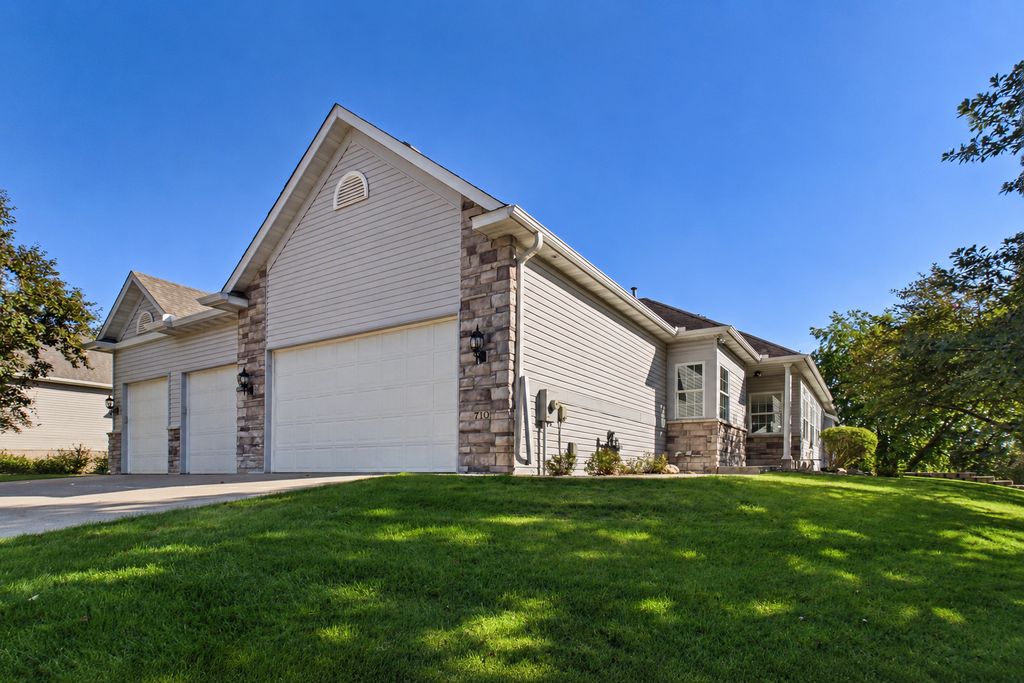710 Gilfillan Lane, White Bear Twp, MN 55127 — exterior