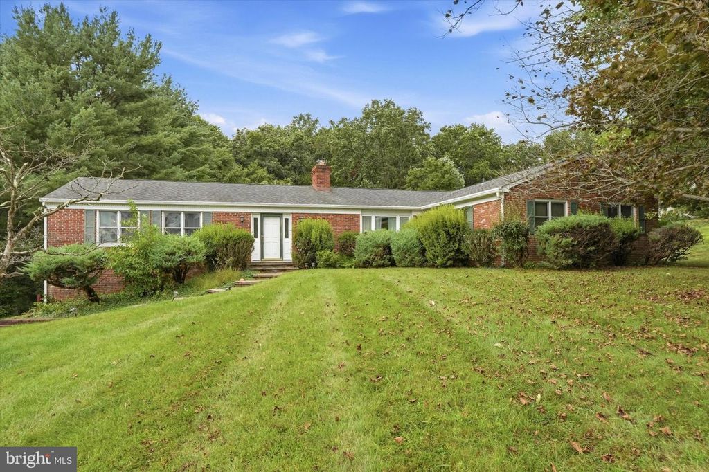 5632 S DEER RUN RD, DOYLESTOWN, PA 18902 — exterior