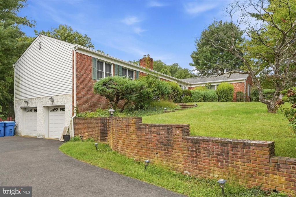 5632 S DEER RUN RD, DOYLESTOWN, PA 18902 — exterior