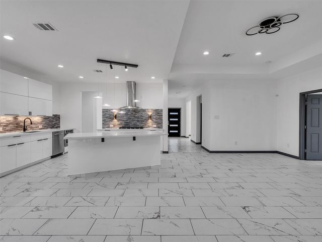 145 Birdie Drive, Hempstead, TX 77445