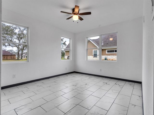 145 Birdie Drive, Hempstead, TX 77445