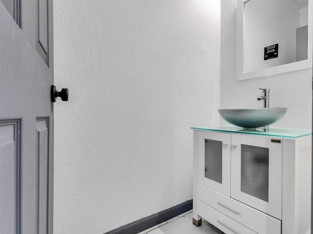 145 Birdie Drive, Hempstead, TX 77445