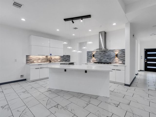 145 Birdie Drive, Hempstead, TX 77445