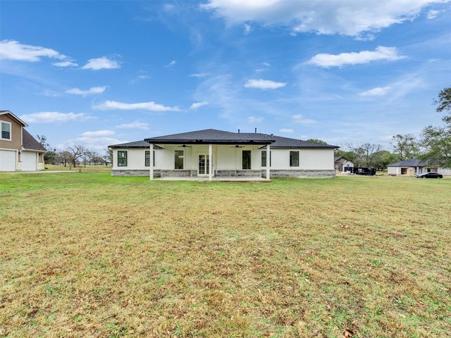 145 Birdie Drive, Hempstead, TX 77445