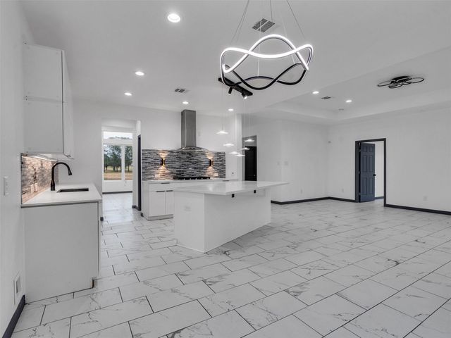 145 Birdie Drive, Hempstead, TX 77445