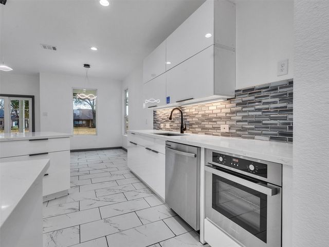 145 Birdie Drive, Hempstead, TX 77445