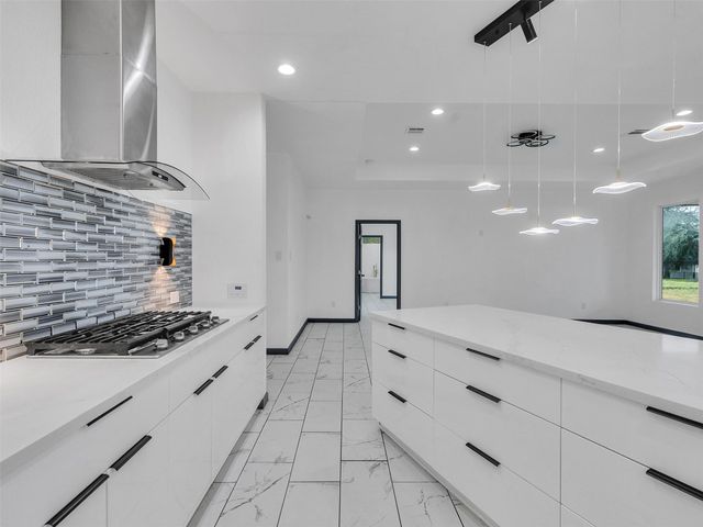 145 Birdie Drive, Hempstead, TX 77445