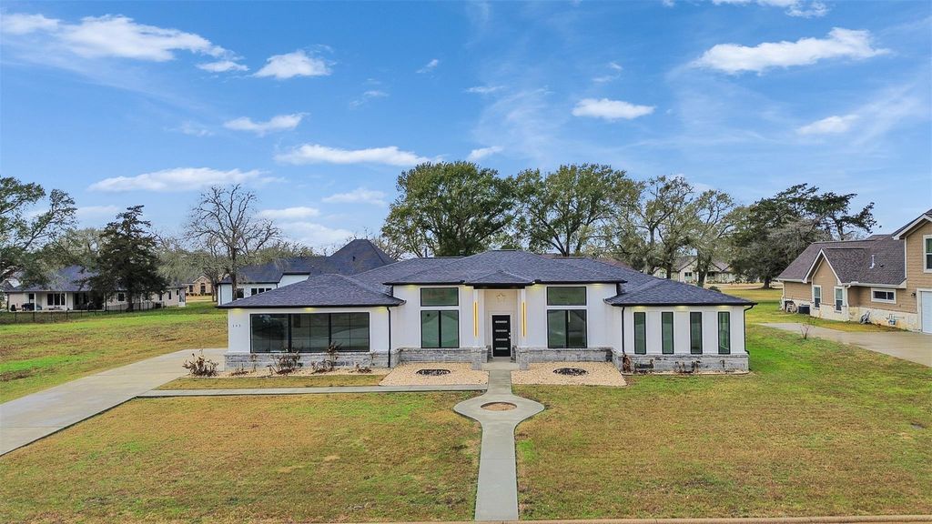 145 Birdie Drive, Hempstead, TX 77445