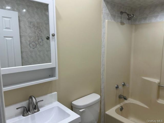 725 Miller Avenue 117, Freeport, NY 11520