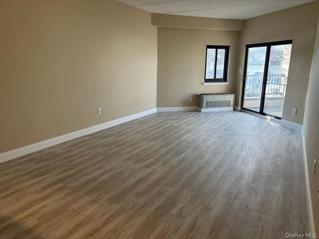 725 Miller Avenue 117, Freeport, NY 11520