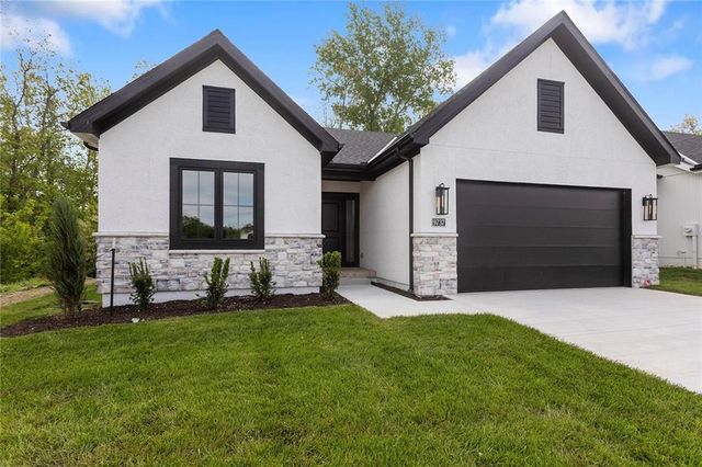 9737 N Lucerne Avenue, Kansas City, MO 64153