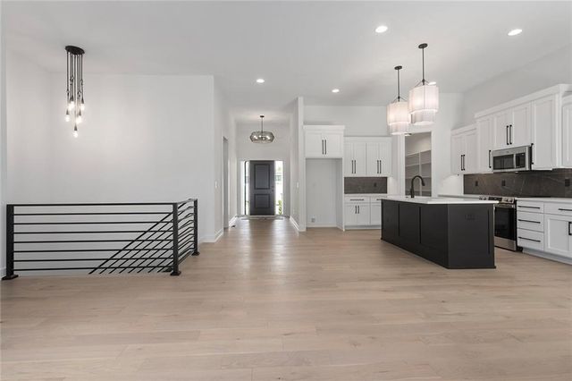 9737 N Lucerne Avenue, Kansas City, MO 64153