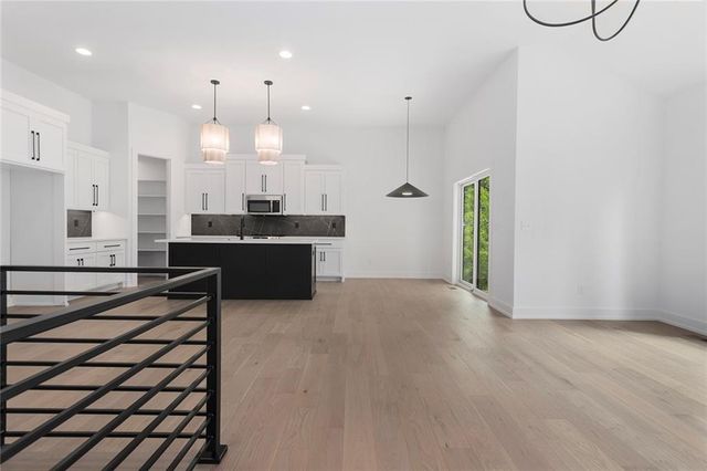 9737 N Lucerne Avenue, Kansas City, MO 64153