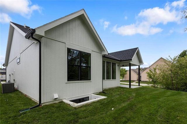 9737 N Lucerne Avenue, Kansas City, MO 64153