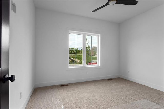 9737 N Lucerne Avenue, Kansas City, MO 64153