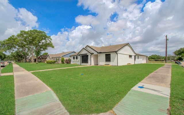 12102 Monticeto Lane, Meadows Place, TX 77477
