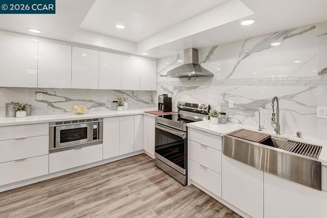 645 645 Keith Ct, Walnut Creek, CA 94597