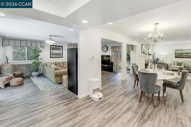 645 645 Keith Ct, Walnut Creek, CA 94597