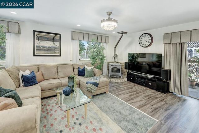 645 645 Keith Ct, Walnut Creek, CA 94597