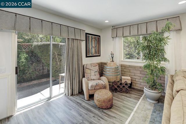 645 645 Keith Ct, Walnut Creek, CA 94597