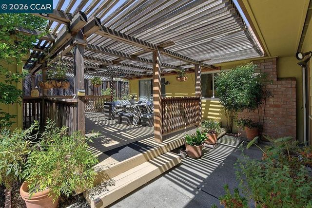 645 645 Keith Ct, Walnut Creek, CA 94597