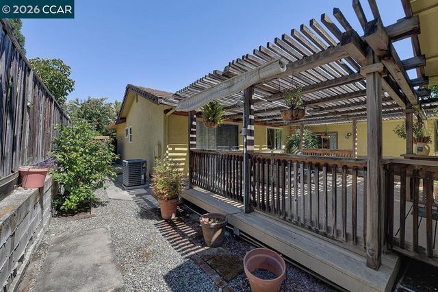 645 645 Keith Ct, Walnut Creek, CA 94597