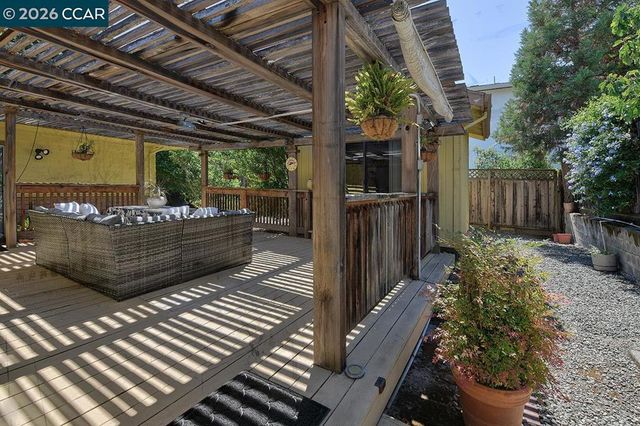 645 645 Keith Ct, Walnut Creek, CA 94597