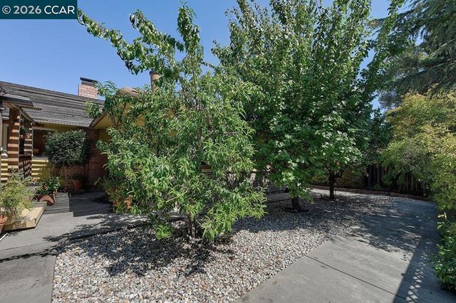 645 645 Keith Ct, Walnut Creek, CA 94597