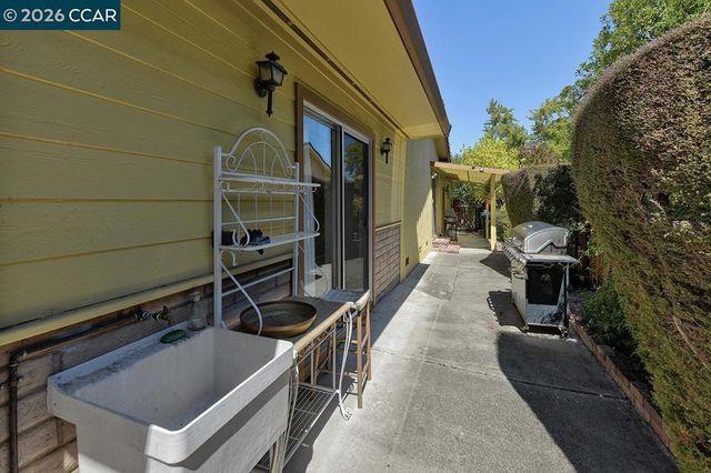 645 645 Keith Ct, Walnut Creek, CA 94597