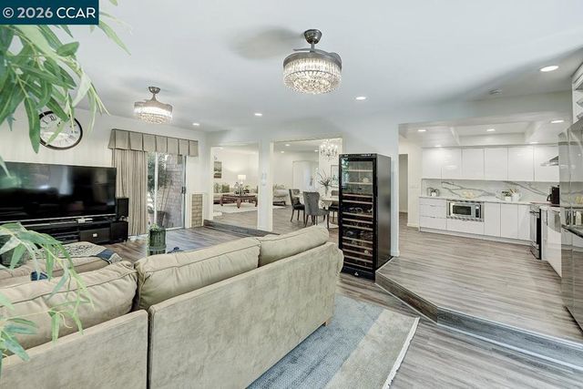 645 645 Keith Ct, Walnut Creek, CA 94597