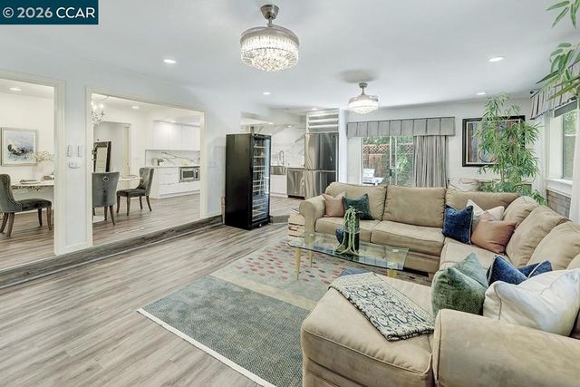 645 645 Keith Ct, Walnut Creek, CA 94597