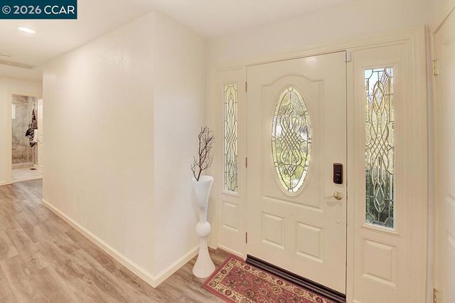 645 645 Keith Ct, Walnut Creek, CA 94597