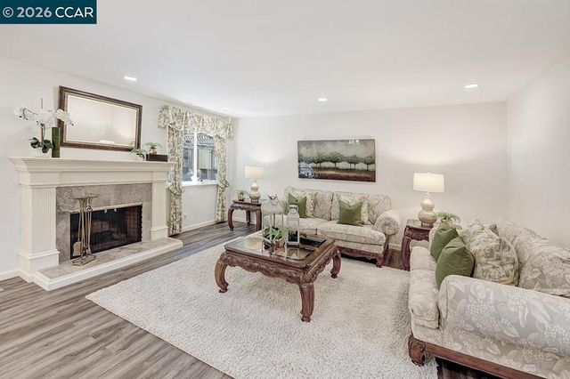 645 645 Keith Ct, Walnut Creek, CA 94597