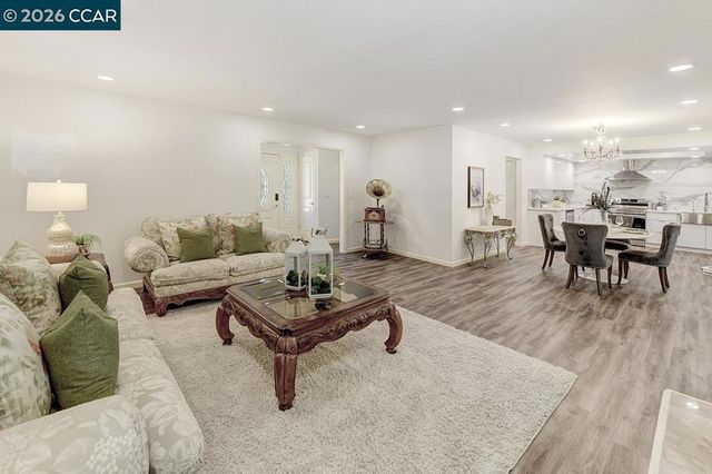 645 645 Keith Ct, Walnut Creek, CA 94597