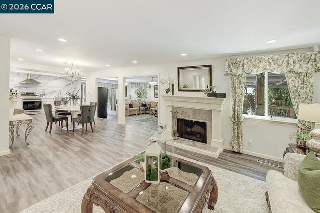 645 645 Keith Ct, Walnut Creek, CA 94597