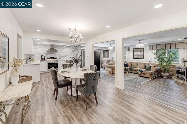 645 645 Keith Ct, Walnut Creek, CA 94597